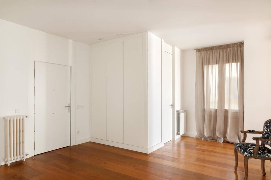 Distribuidor de entrada ESTER SANCHEZ LASTRA Eclectic style doors Distribuidor,madera,tarima