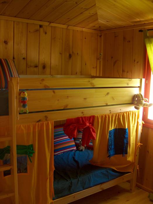 RUSTICASA | Casa Eco | Vila Nova de Cerveira, RUSTICASA RUSTICASA Dormitorios de niños Madera Acabado en madera