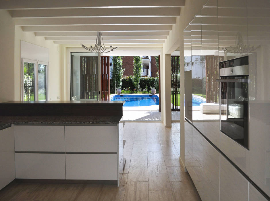 Kitchen Rardo - Architects Nhà bếp phong cách hiện đại architects in sitges,arquitectos,sitges,kitchen,cooking island