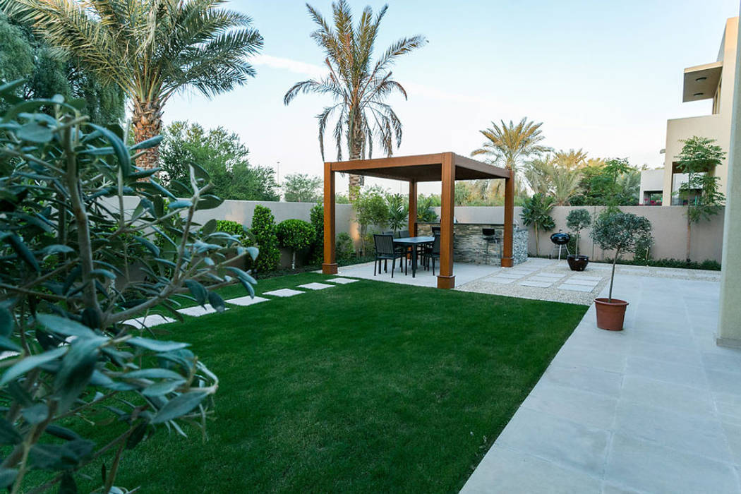 Saheel Villa, Hortus Landscaping Works LLC Hortus Landscaping Works LLC Bodegas de jardín