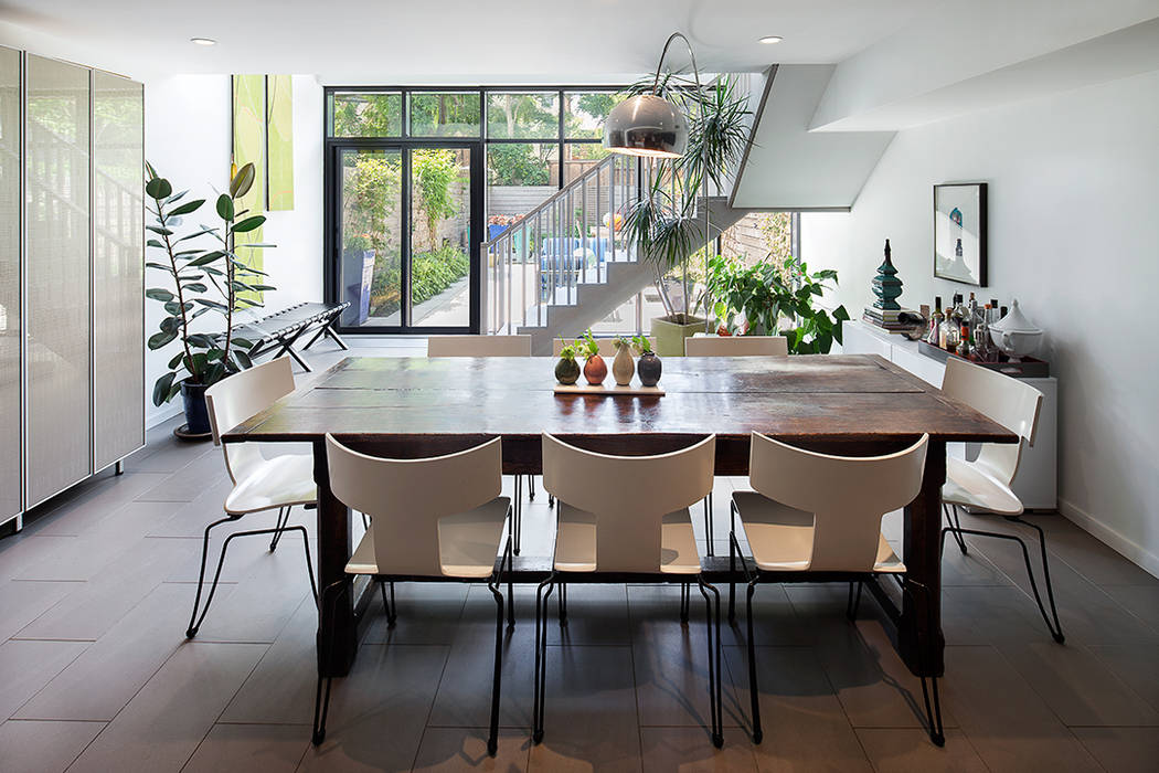 Carroll Gardens Townhouse, andretchelistcheffarchitects andretchelistcheffarchitects Ruang Makan Modern