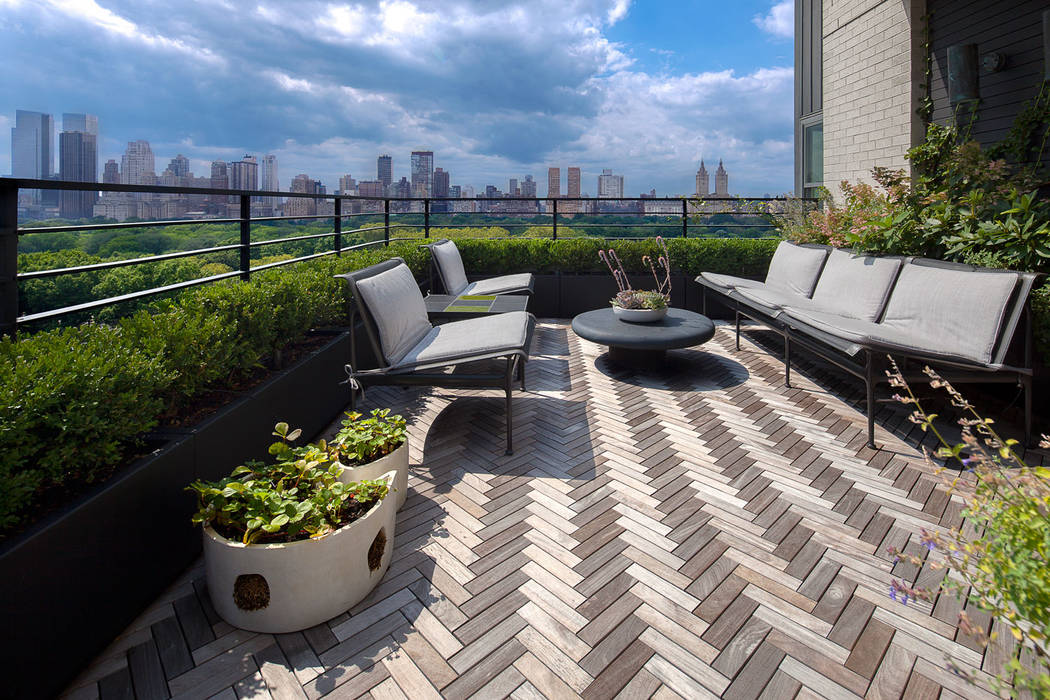 Upper East Side Apartment andretchelistcheffarchitects Modern balcony, veranda & terrace