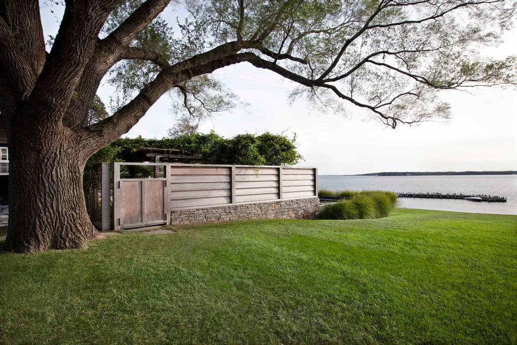 Shelter Island Pool & Terrace, andretchelistcheffarchitects andretchelistcheffarchitects Balcones y terrazas de estilo moderno