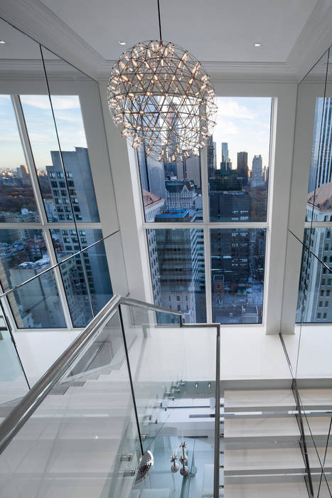 Park Avenue Duplex andretchelistcheffarchitects Modern Corridor, Hallway and Staircase glass,glass staircase,modern,modern staircase,picture window,white,white interior,manhattan,new york