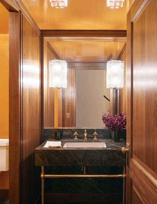 West Village Townhouse andretchelistcheffarchitects Classic style bathroom