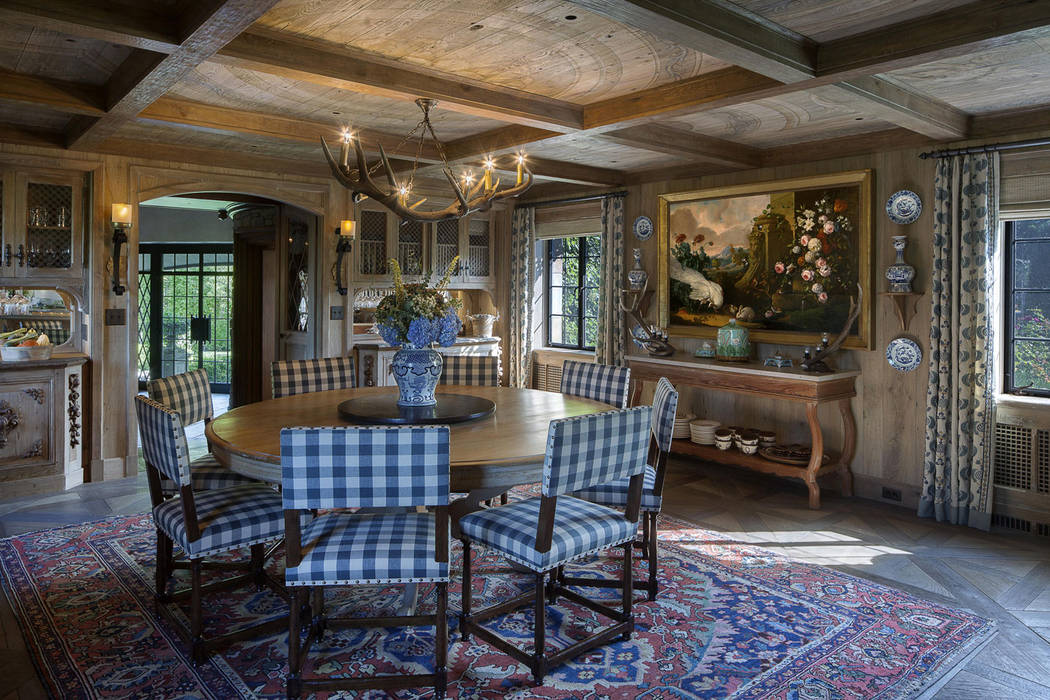 Round Hill Estate andretchelistcheffarchitects Eclectic style dining room eclectic,granite,terracotta,estate,stone wall,pool,veranda,wood,country,marble,wooden stairs