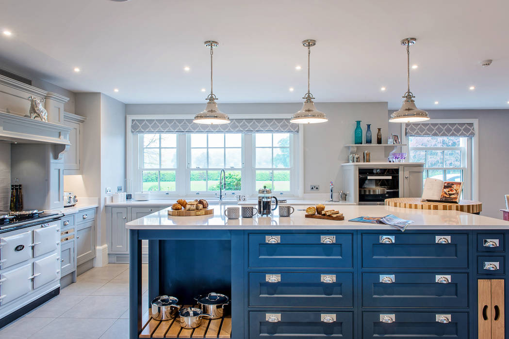 Mr & Mrs G, Kitchens - Maidenhead Raycross Interiors مطبخ ذو قطع مدمجة bespoke kitchens,kitchens of surrey,quartz,miele,belfast sink,hot tap,classic kitchen,hague blue,pavilion grey