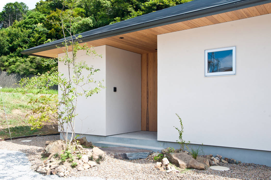 横山浩之建築設計事務所 Casas De Madera Blanco Homify