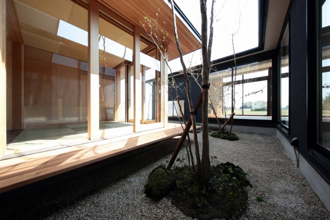 加須の平屋, TEKTON | テクトン建築設計事務所 TEKTON | テクトン建築設計事務所 Jardines japoneses Madera Acabado en madera
