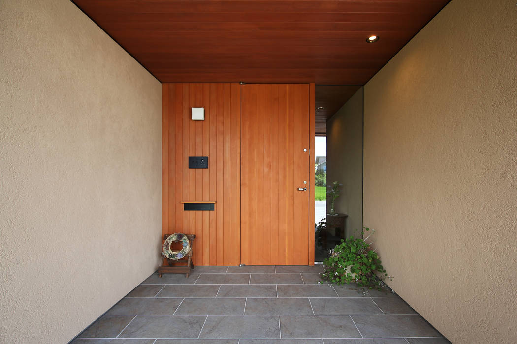 玄関ドア 藤松建築設計室 モダンスタイルの 玄関&廊下&階段
