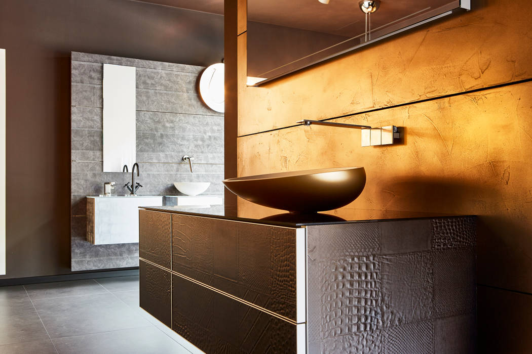 Außergewöhnliche Badezimmer, korpus und front aus leder, dazu ein mattgoldenes waschbecken, eine, Design ideen