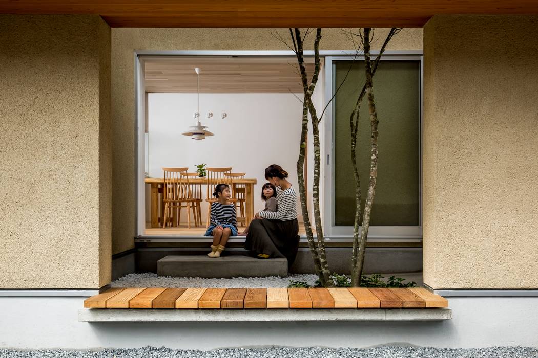 京町の家, HEARTH ARCHITECTS/ハース建築設計事務所 HEARTH ARCHITECTS/ハース建築設計事務所 Front garden لکڑی Wood effect