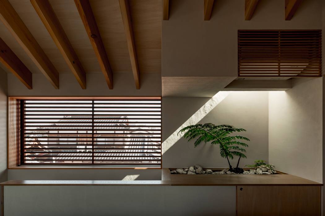 松栄の家, HEARTH ARCHITECTS/ハース建築設計事務所 HEARTH ARCHITECTS/ハース建築設計事務所 Modern windows & doors