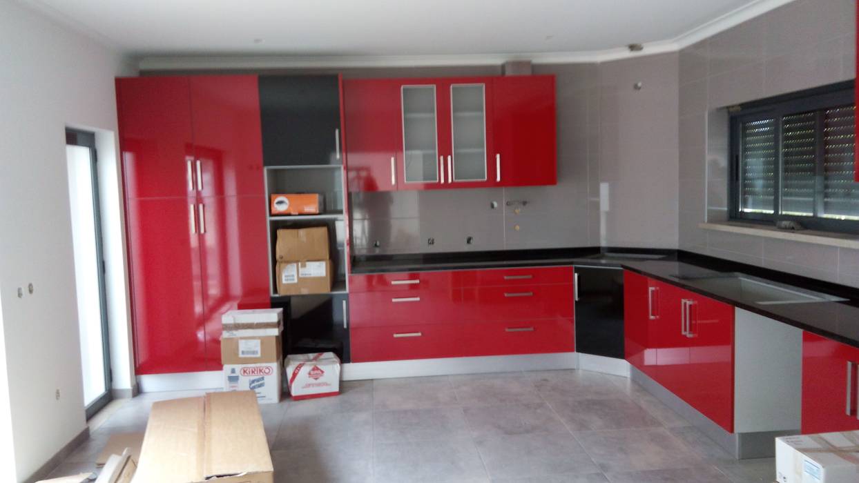 Cozinha Termolaminado Vermelho e Preto, Oliveira e Lucas Lda Oliveira e Lucas Lda Kitchen units