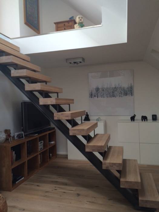 Treppe In Spitzboden Moderne Wohnzimmer Von Treppenbau Biehler Modern Massivholz Mehrfarbig Homify