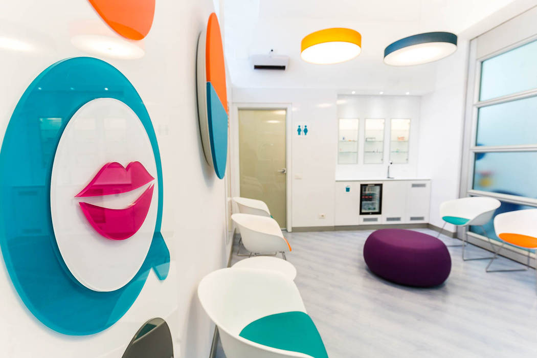 SMILE-STUDIO DENTISTICO: Progettazione originale ed efficace, ADIdesign* studio ADIdesign* studio مساحات تجارية عيادات طبية