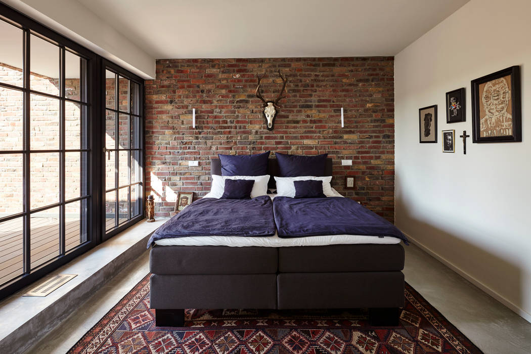 Haus I., Lioba Schneider Architekturfotografie Lioba Schneider Architekturfotografie Industrial style bedroom Bricks
