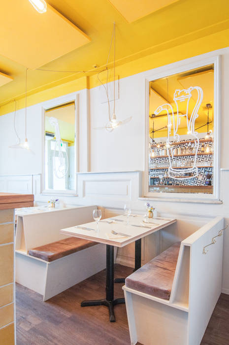 Restaurant SYR is geschilderd met de kleuren Ashes en Yellow Pure & Original Moderne eetkamers