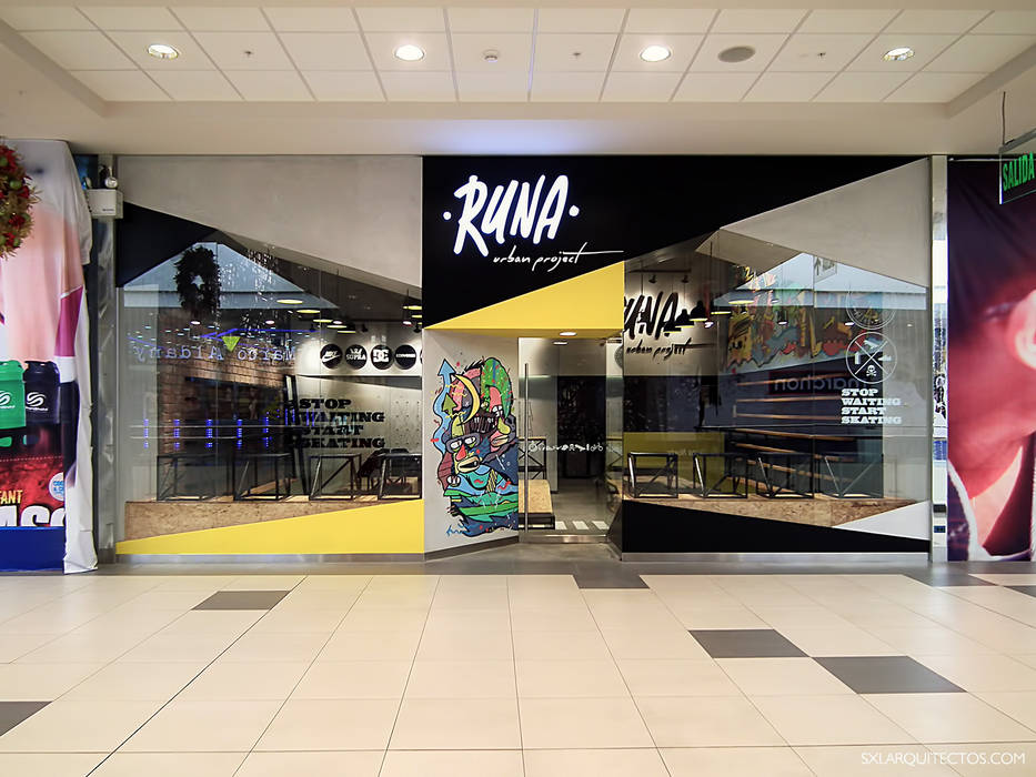 Fachada tienda RUNA SXL ARQUITECTOS Espacios comerciales Compuestos de madera y plástico Oficinas y Tiendas