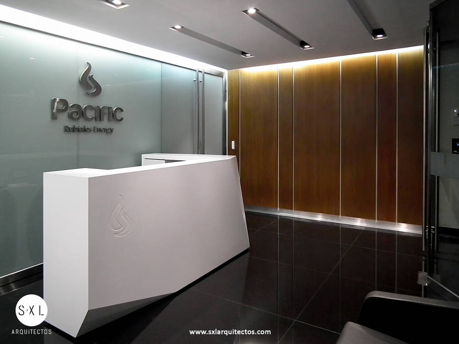 Oficinas Pacific Rubiales Energy, SXL ARQUITECTOS SXL ARQUITECTOS Salas modernas