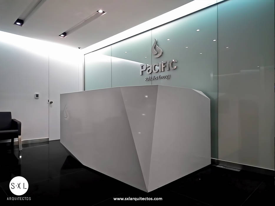 Oficinas Pacific Rubiales Energy, SXL ARQUITECTOS SXL ARQUITECTOS Modern study/office