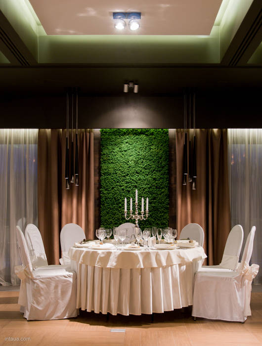 Reindeermoss - green wall decor by Moss Trend, Moss Trend Moss Trend Modern Dining Room Copper/Bronze/Brass moss,horeca,restaurant,design,interior design,nature,green,wall,wall design,restaurnat design,wall decor,wall art