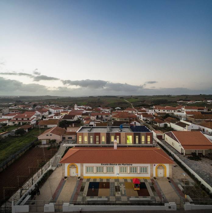 Vista aérea Escolas modernas por NOZ Arquitectura Moderno