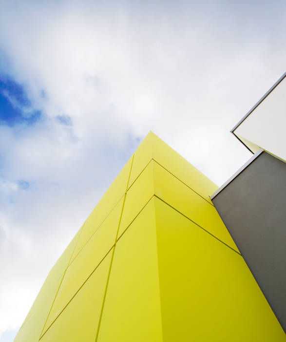 Escola em Alguber Escolas modernas por NOZ Arquitectura Moderno