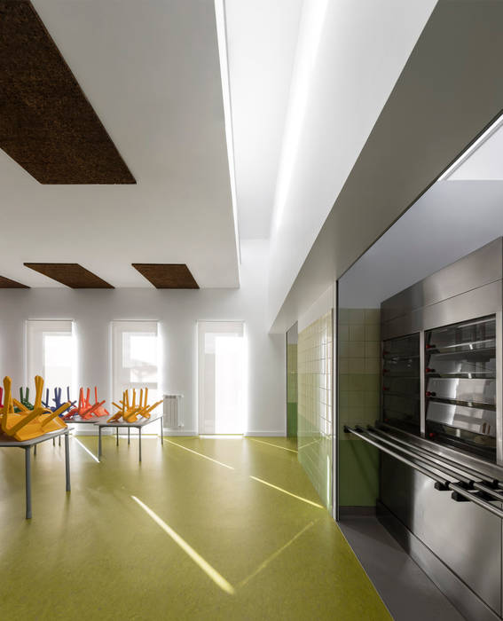 Escola em Alguber Escolas modernas por NOZ Arquitectura Moderno