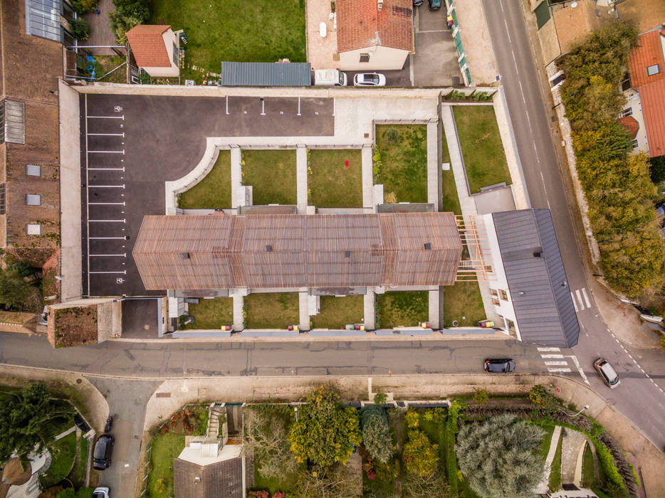 Multi Home Experience, RUSTICASA RUSTICASA Gable roof Wood Wood effect