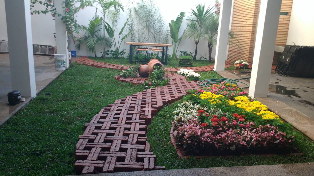 Remodelación [RM-09], [GM+] Arquitectos [GM+] Arquitectos Rustic style garden Bricks