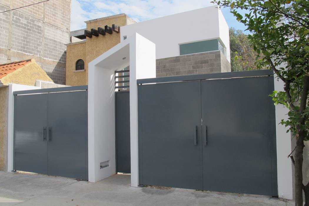Casa habitación en Melchor Ocampo, ÖQ Arquitectos ÖQ Arquitectos Garaj kapıları Demir/Çelik