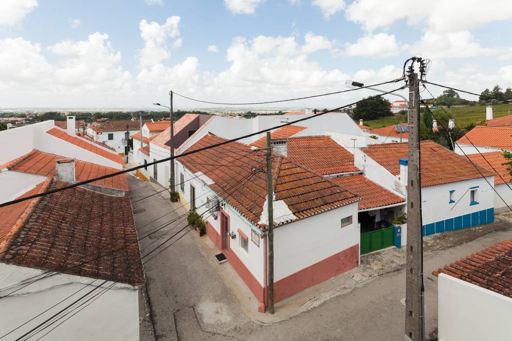 Casa com Três Pátios, EXTRASTUDIO EXTRASTUDIO Casas mediterrânicas