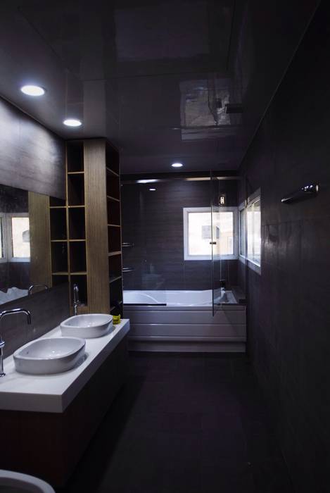 Black House (강원도 평창 전원주택)-화장실 위즈스케일디자인 모던스타일 욕실 타일 거울,싱크대,수도꼭지,배관 설비,세면대,화장실,바닥,고정물,목재,바닥