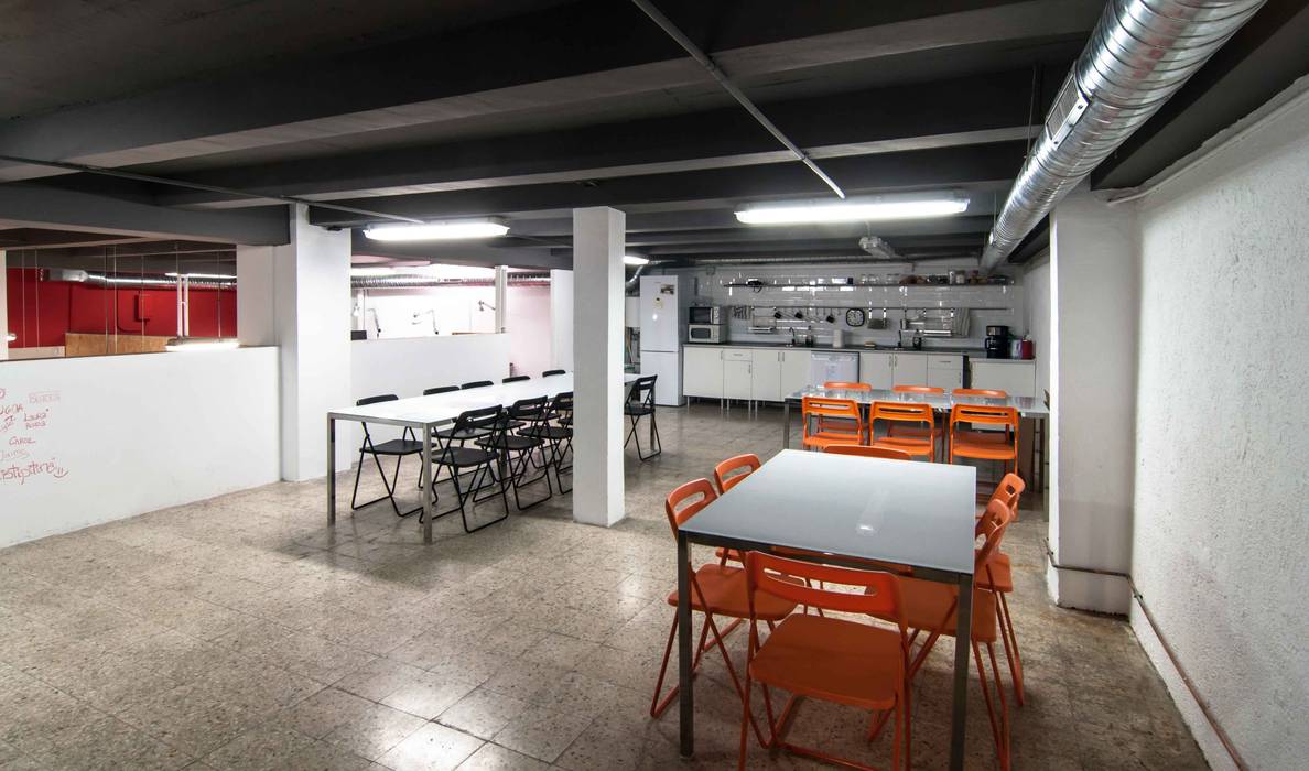 ESCUELA THE ATOMIC GARDEN homify Estudios y despachos de estilo industrial