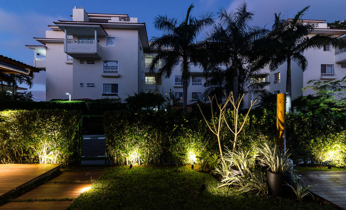 Área externa - Condomínio Jardim Mediterrâneo, branco arquitetura branco arquitetura Jardines tropicales