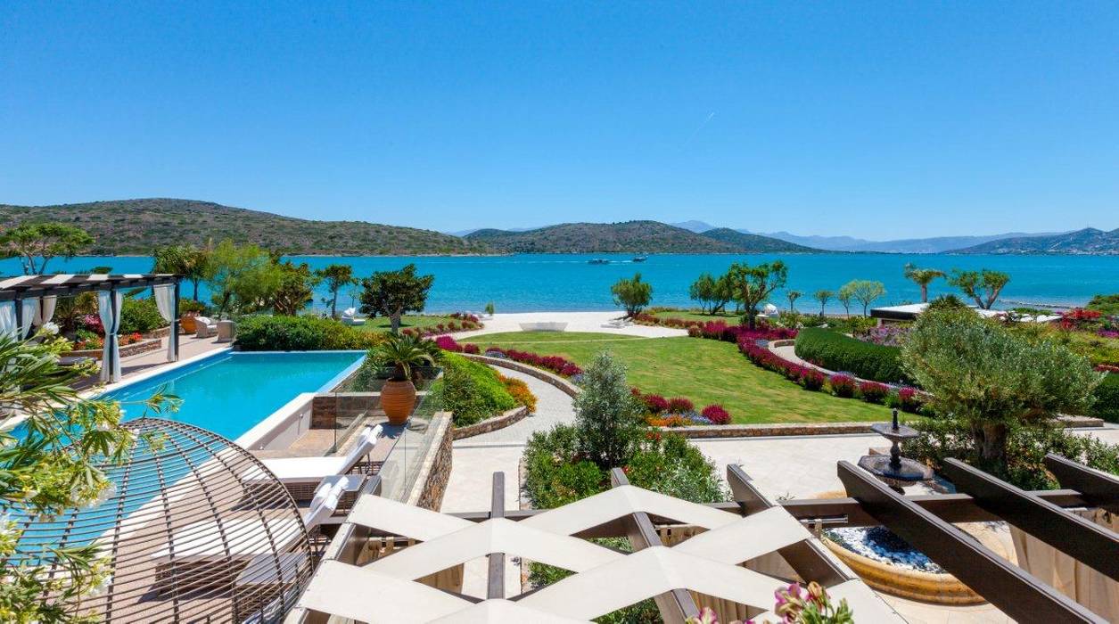 Villa Olivia, una residenza di lusso con vista mozzafiato sull’Egeo e spiaggia privata, Studio D73 Studio D73 Haciendas