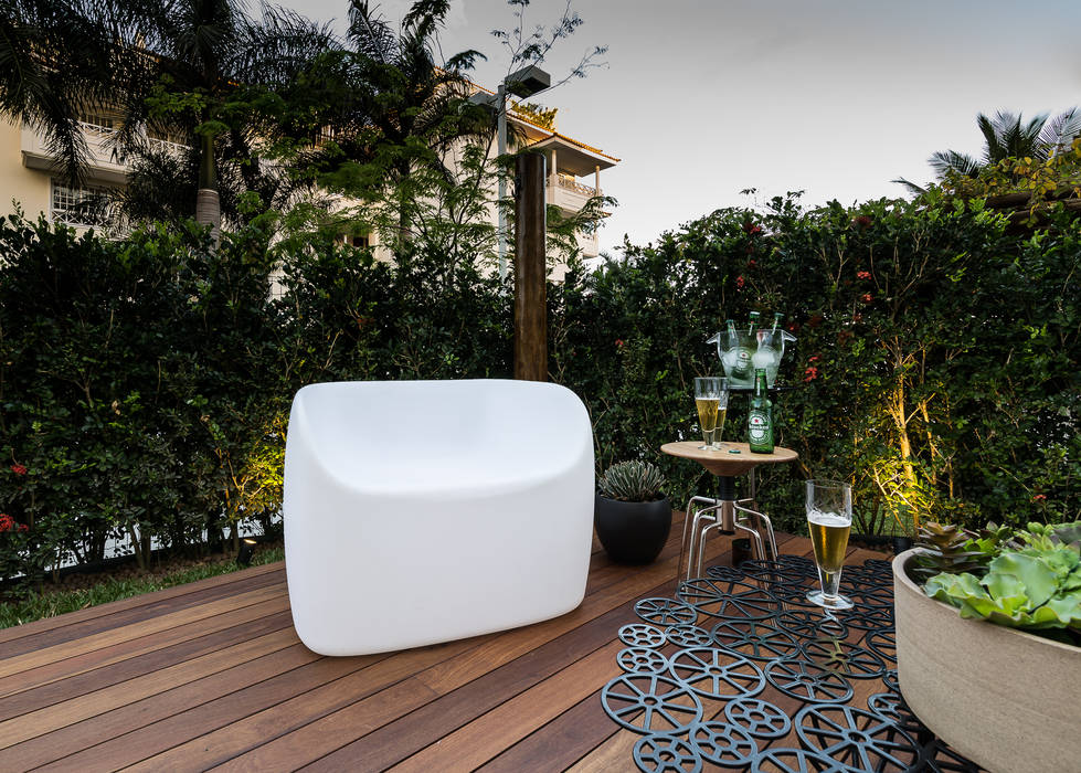 Deck lounge branco arquitetura Jardins tropicais