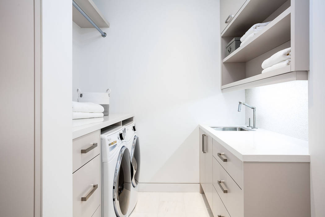 Laundry Room Frahm Interiors Modern Corridor, Hallway and Staircase grey,white,clean,laundry