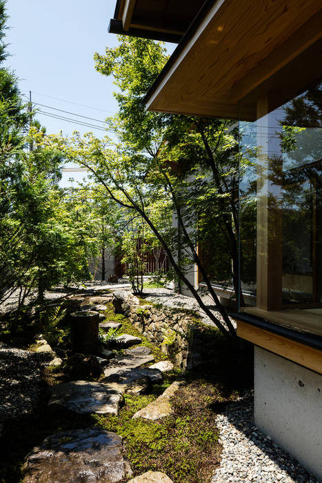 福井の家, 神家昭雄建築研究室 神家昭雄建築研究室 Eclectic style gardens