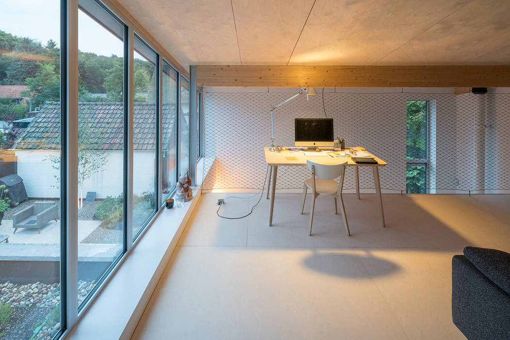 Patio House, Bloot Architecture Bloot Architecture Minimalist study/office Plywood