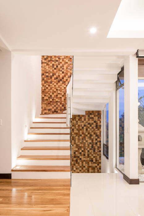 Casa L-G, J-M arquitectura J-M arquitectura Nowoczesny korytarz, przedpokój i schody Drewno O efekcie drewna