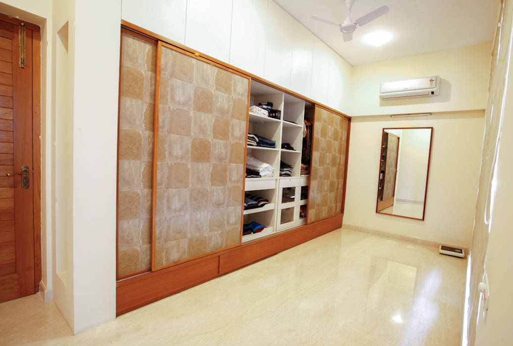 Walk-in Closet The Workroom Modern dressing room Fixture,Wood,Interior design,Hall,Door,Architecture,Flooring,Floor,Shade,Real estate