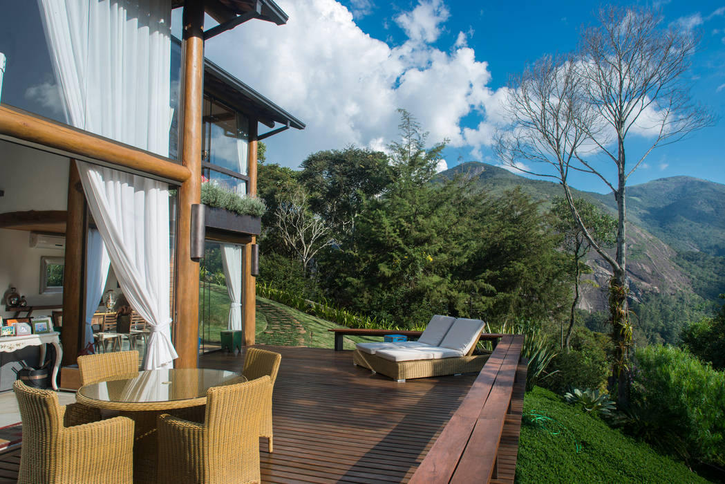 Casa na Montanha, Giselle Wanderley arquitetura Giselle Wanderley arquitetura Country style balcony, veranda & terrace