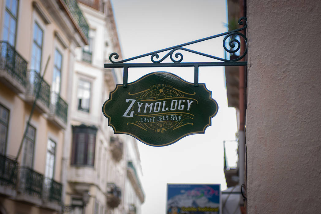 Zymology Craft Beer Shop Think Bold Studio Espaços comerciais logotipo,placa,exterior,porta de entrada,vintage,identidade,Bares e clubes