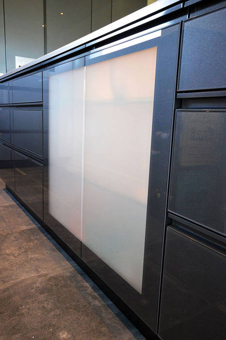 Gray Pearl, Glascouture by Schenk Glasdesign Glascouture by Schenk Glasdesign ห้องครัว กระจกและแก้ว ไฟห้องครัว