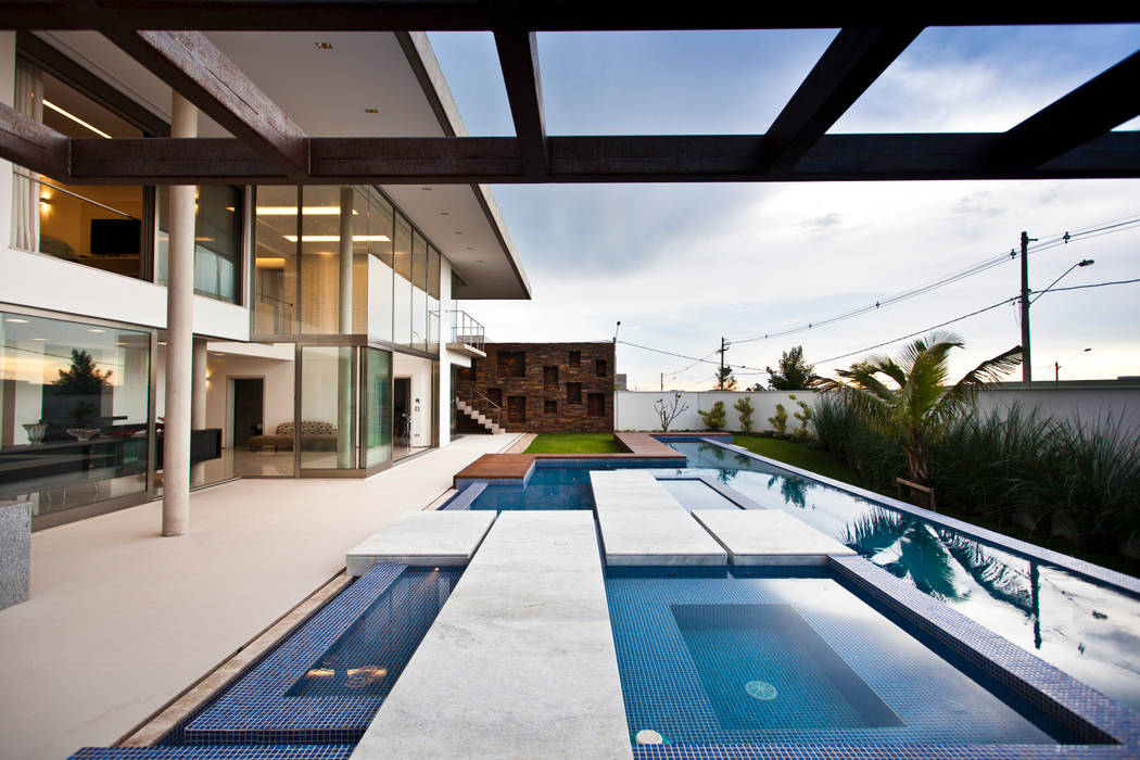 casa contemporanea, Steck Arquitetura Steck Arquitetura Infinity pool