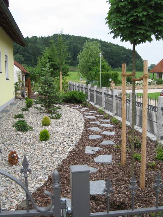 Bepflanzungen und Rasenanlagen, Garten-Landschaftsbau Hierreth-Felser GmbH Garten-Landschaftsbau Hierreth-Felser GmbH Giardino moderno