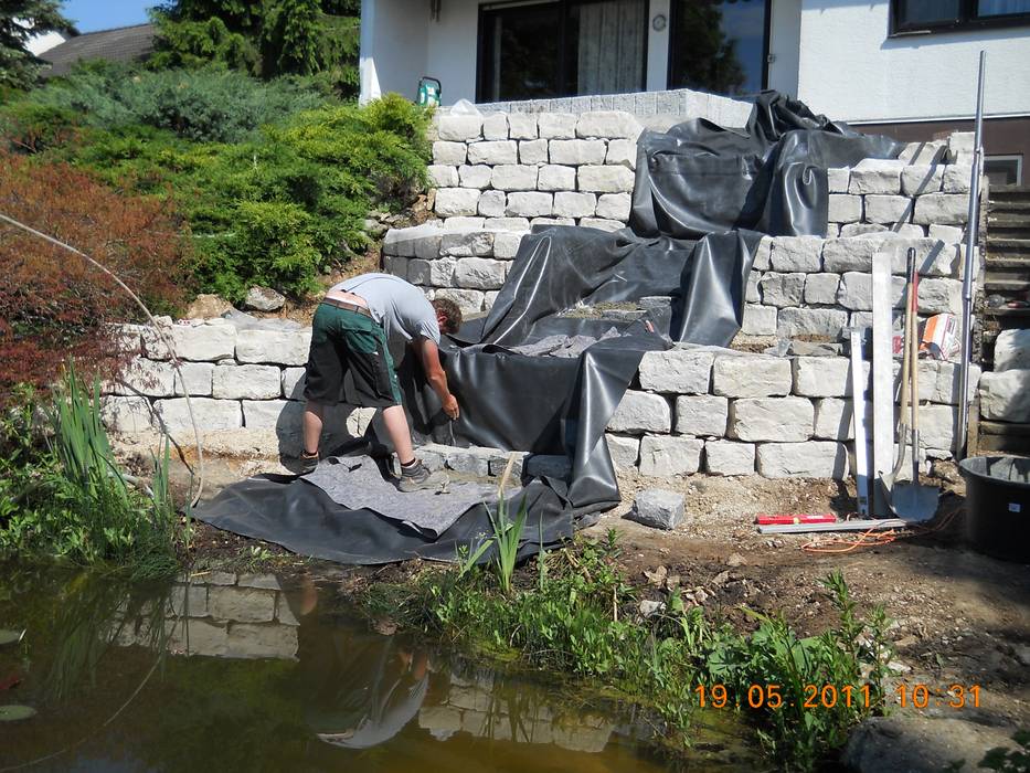 Entstehung einer Wasserlandschaft, Garten-Landschaftsbau Hierreth-Felser GmbH Garten-Landschaftsbau Hierreth-Felser GmbH Rustic style garden