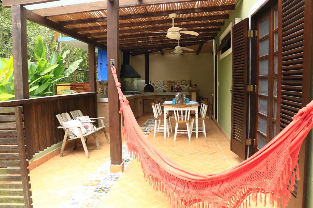 Churrasqueira , VN Arquitetura VN Arquitetura Tropischer Balkon, Veranda & Terrasse Holz Holznachbildung